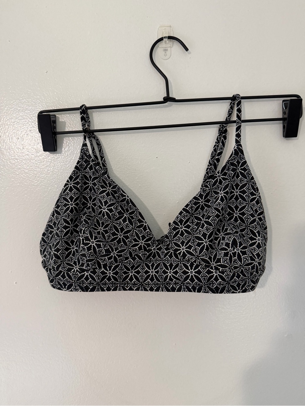 Old Navy Black & White Floral Lace-Pattern Bikini Top size Medium